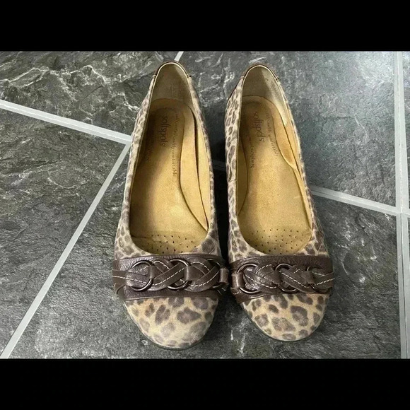Softspots Cheetah Flats. Size 9M. - Picture 1 of 7